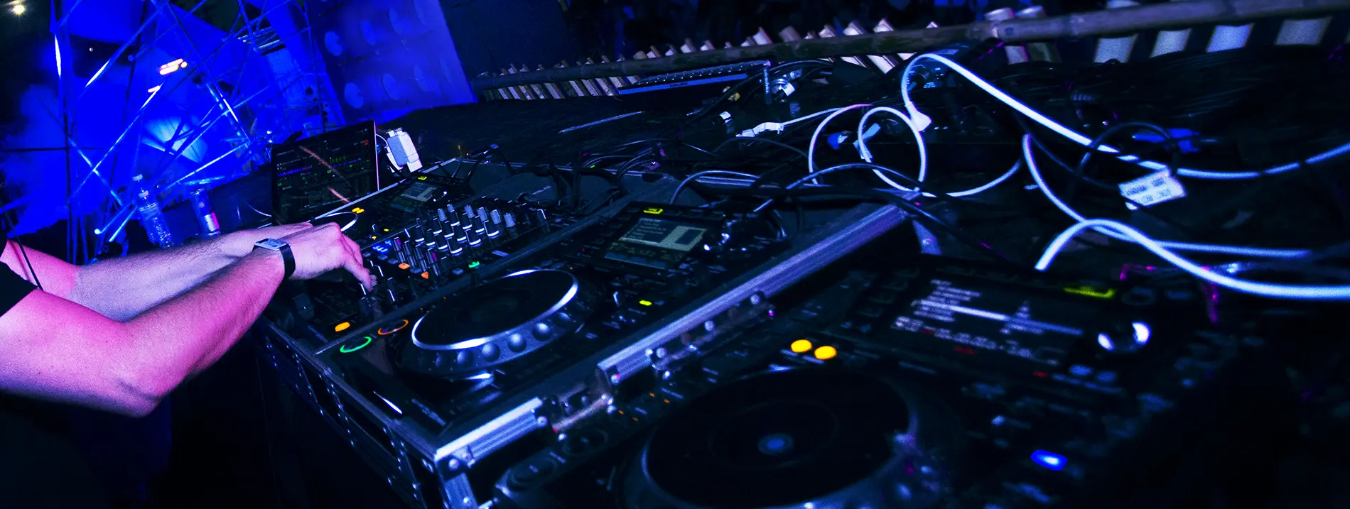 dj-novak-hard-techno